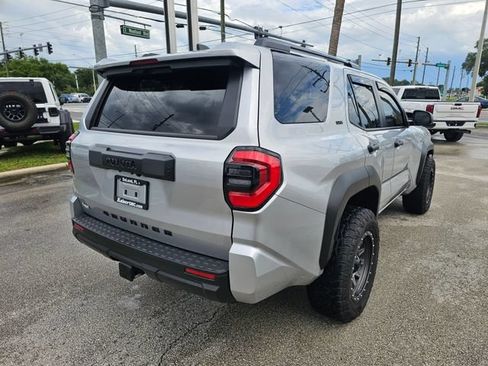 Used 2025 Toyota 4Runner SR5 AWD/4WD image 5