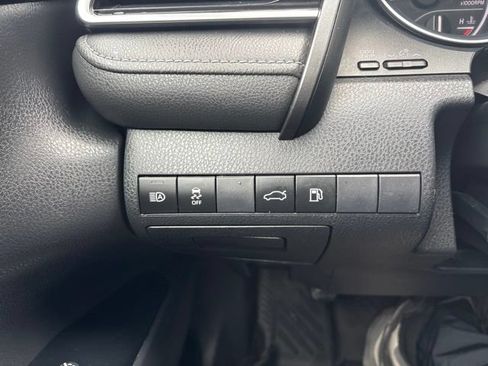 Used 2018 Toyota Camry SE FWD image 15