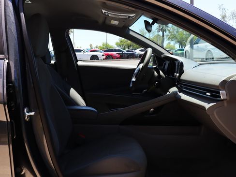 Used 2021 Hyundai Elantra SE FWD image 30