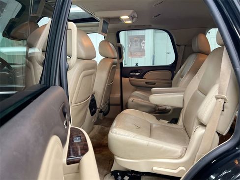 Used 2011 GMC Yukon Denali image 24