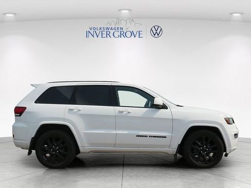 Used 2019 Jeep Grand Cherokee Altitude AWD/4WD image 8