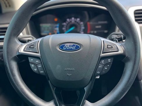 Used 2018 Ford Fusion SE w/ Fusion SE Technology Package FWD image 21