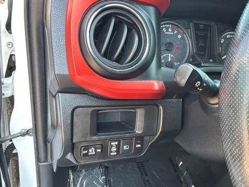 Used 2019 Toyota Tacoma TRD Sport AWD/4WD image 21
