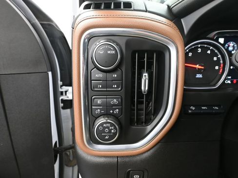 Used 2021 Chevrolet Silverado 2500 High Country AWD/4WD image 38