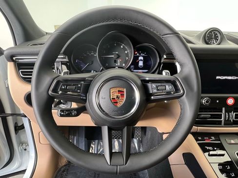 Used 2026 Porsche Macan AWD/4WD image 7