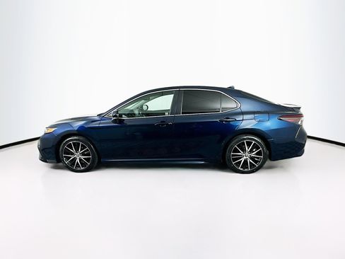 Used 2021 Toyota Camry SE w/ Convenience Package image 4