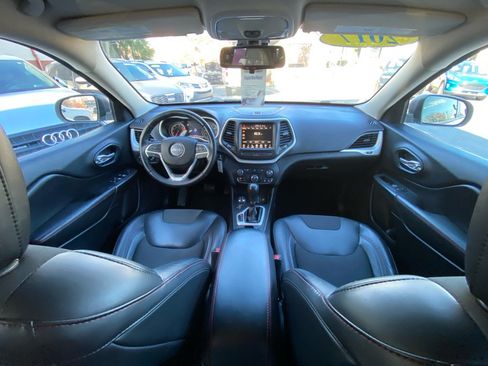 Used 2017 Jeep Cherokee Trailhawk image 15