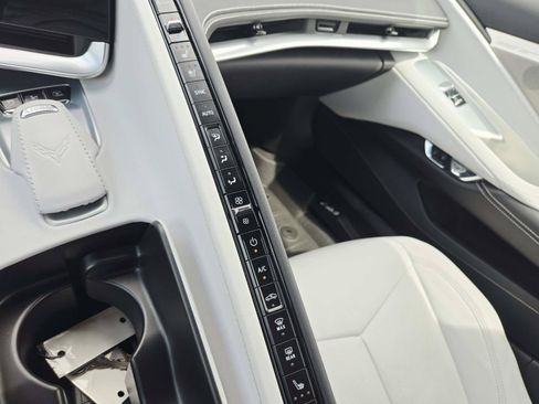Used 2022 Chevrolet Corvette Stingray Preferred Cpe w/ Engine Appearance Package RWD image 30
