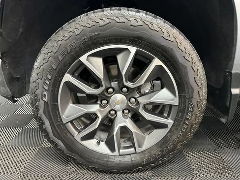 Used 2023 Chevrolet Silverado 1500 LT AWD/4WD image 35