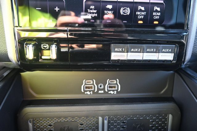 New 2026 RAM 3500 Laramie AWD/4WD image 18