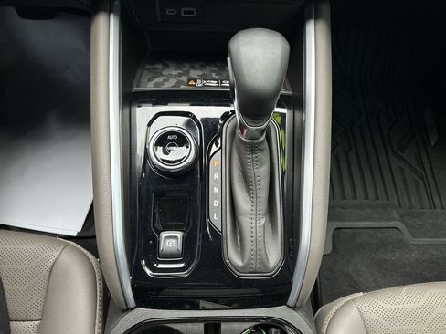 Used 2024 Chevrolet Colorado ZR2 w/ ZR2 Convenience Package III image 27