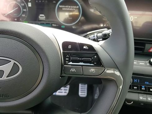 New 2025 Hyundai Elantra SEL image 18