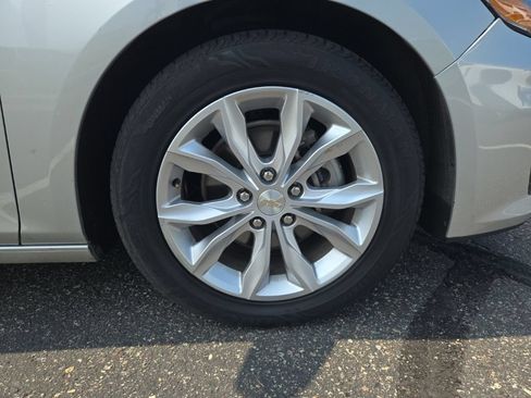 Used 2020 Chevrolet Malibu LT FWD image 16