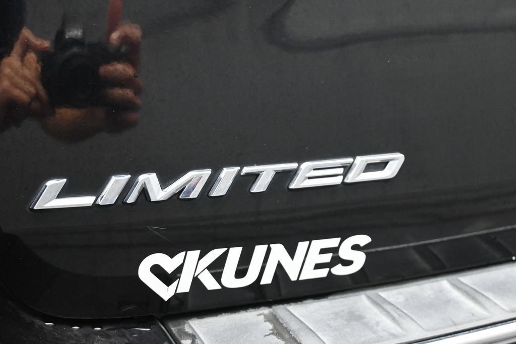 Used 2022 Ford Explorer Limited AWD/4WD image 17