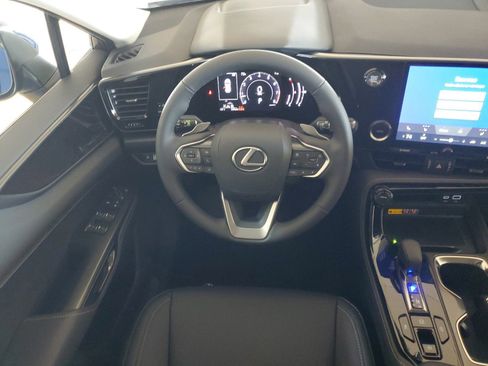 Used 2025 Lexus NX 250 NX 250 image 9