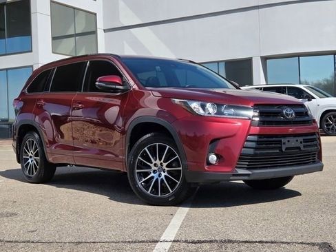 Used 2018 Toyota Highlander SE AWD/4WD image 2
