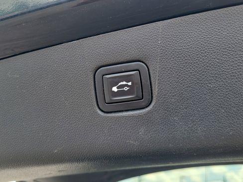 Used 2022 Chevrolet Blazer LT FWD image 9
