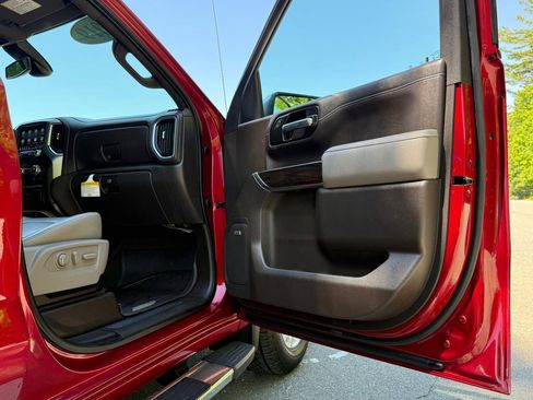 Used 2019 GMC Sierra 1500 SLT w/ SLT Premium Plus Package AWD/4WD image 32