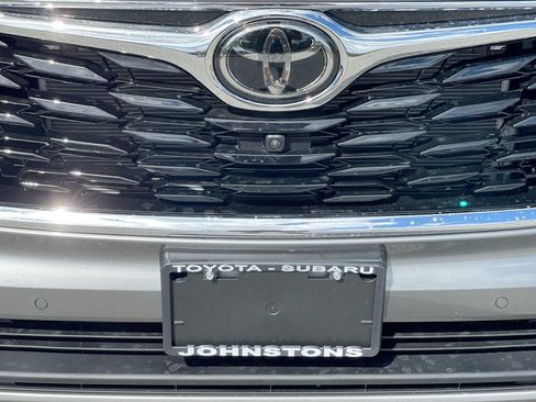 Used 2026 Toyota Highlander Platinum AWD/4WD image 19