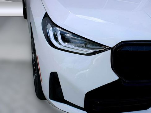 Used 2025 BMW X3 xDrive30i w/ Premium Package image 11