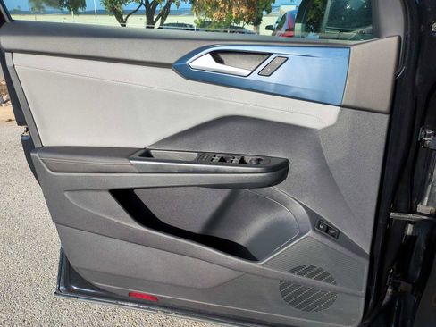 Used 2024 Volkswagen Taos SE image 21