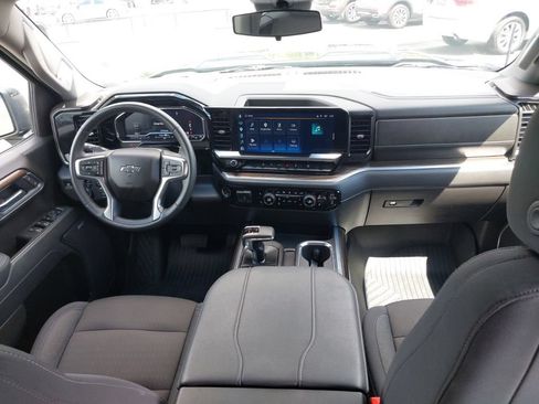 Used 2025 Chevrolet Silverado 1500 LT Trail Boss w/ Convenience Package II AWD/4WD image 15