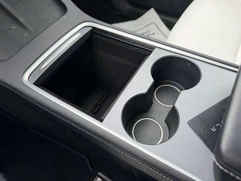 Used 2024 Tesla Model Y Long Range AWD/4WD image 16