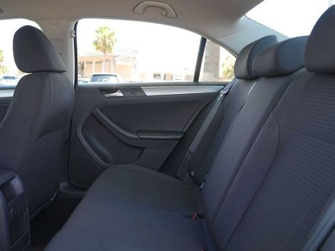 Used 2016 Volkswagen Jetta SE FWD image 14