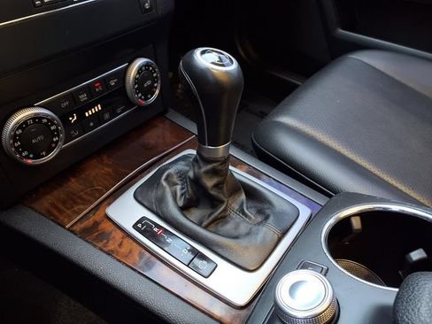 Used 2010 Mercedes-Benz GLK 350 4MATIC image 17