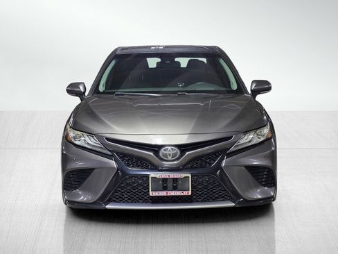 Used 2018 Toyota Camry XSE FWD image 2
