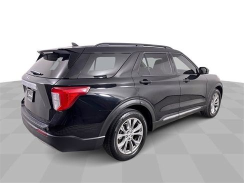 Used 2021 Ford Explorer XLT w/ Equipment Group 202A image 8