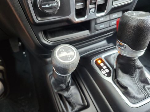 Used 2023 Jeep Wrangler Unlimited w/ Dual Top Group AWD/4WD image 22