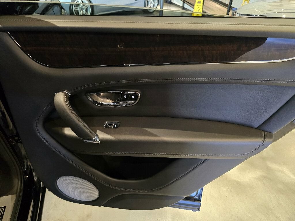 Used 2019 Bentley Bentayga AWD/4WD image 27