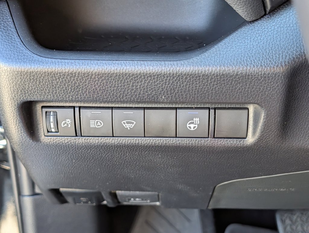 Used 2020 Toyota RAV4 XLE w/ XLE Grade Weather Package AWD/4WD image 24
