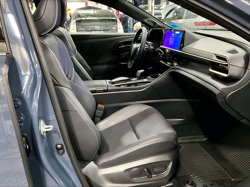 Certified 2025 Toyota Crown Signia image 7