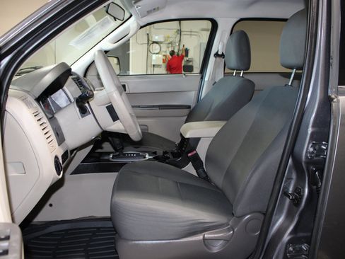 Used 2011 Ford Escape XLS w/ 101A Rapid Spec Order Code FWD image 8