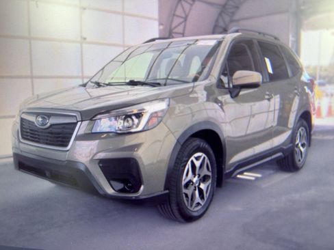 Used 2020 Subaru Forester Premium w/ Popular Package #1 AWD/4WD image 5