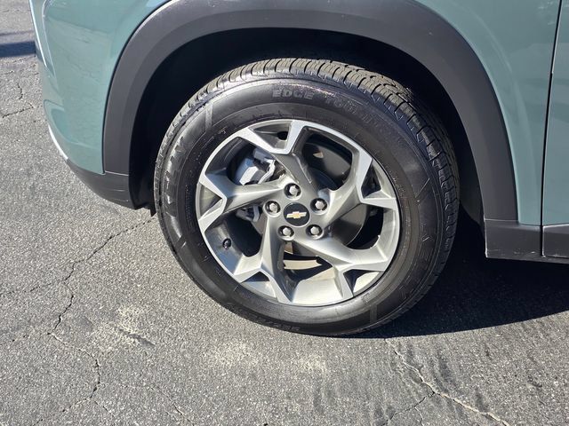 Used 2025 Chevrolet Trax LT FWD image 5