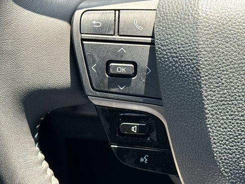 Used 2025 Toyota Camry SE w/ Convenience Package FWD image 24