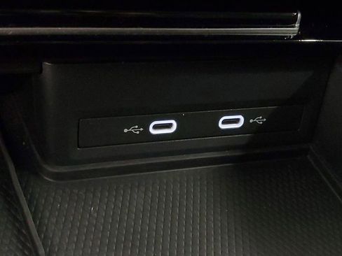 Used 2025 Volkswagen Atlas SE image 21