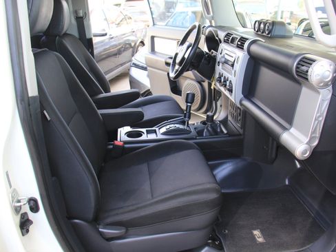 Used 2010 Toyota FJ Cruiser 4WD image 22