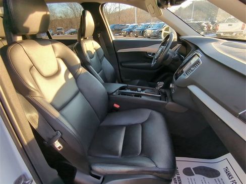 Used 2022 Volvo XC90 T5 Momentum w/ Climate Package image 29