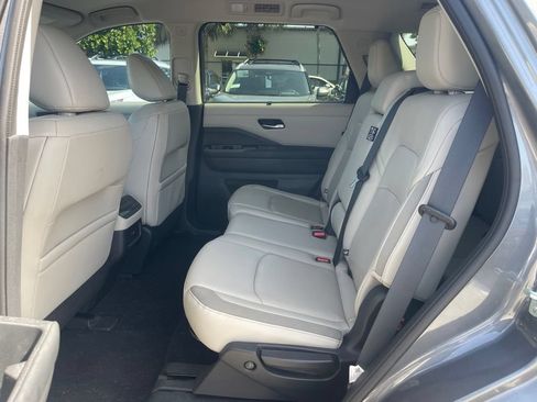 Certified 2022 Nissan Pathfinder SL w/ SL Black Package AWD/4WD image 8