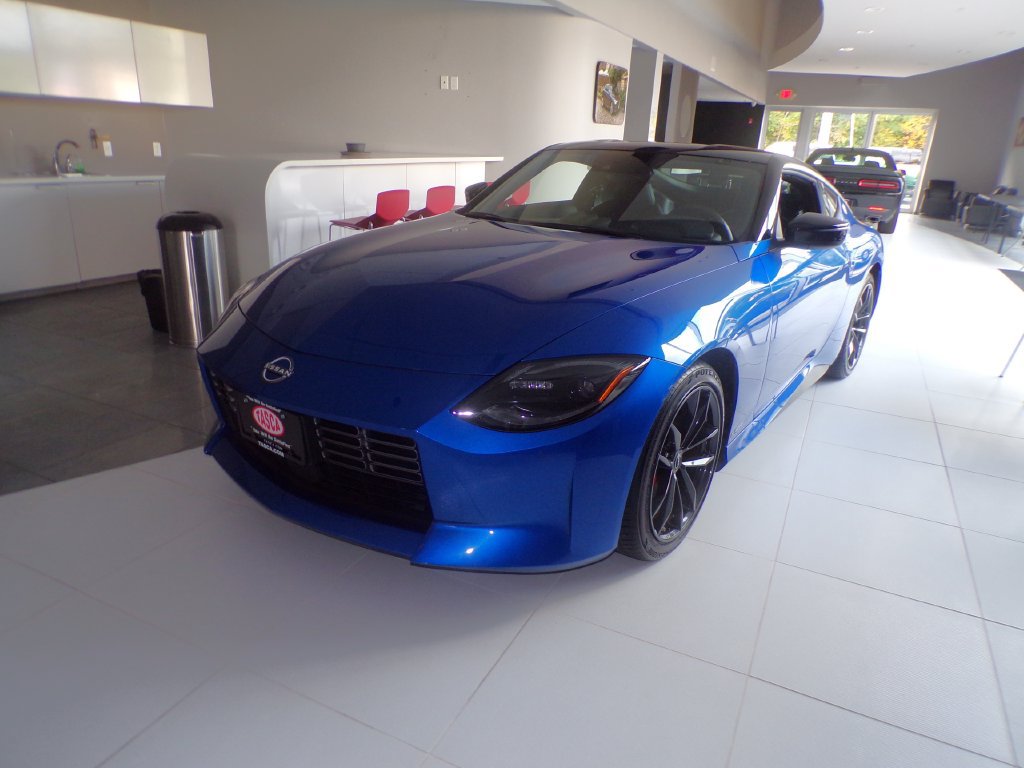 Used 2024 Nissan Z Performance w/ Floor Mat Package RWD image 2