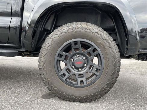 Used 2022 Toyota Tacoma TRD Sport image 9