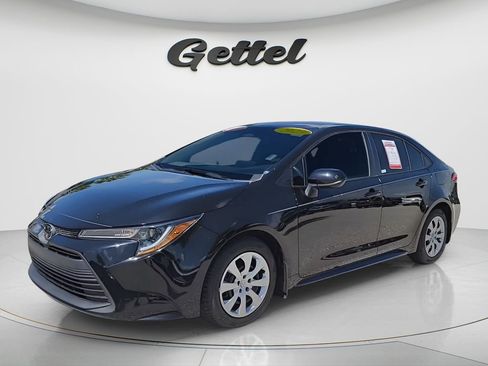 Certified 2023 Toyota Corolla LE image 1