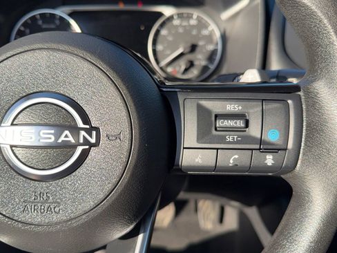 Used 2023 Nissan Rogue SV FWD image 17