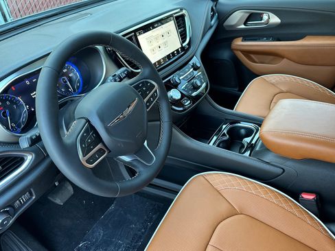 New 2026 Chrysler Pacifica Pinnacle w/ Trailer Tow Group image 10