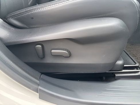 Used 2020 Subaru Outback Limited image 29