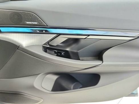 Used 2026 BMW i5 eDrive40 image 24